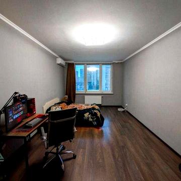 Готова до заселення ! Студія + окрема спальня по вул Драгоманова 4А !