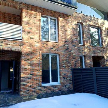 Продаж 2 поверхового таунхауса біля лісу