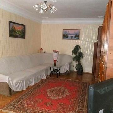 Продам 3 кімнатну квартиру по вул.Дегтярна/Ніженська