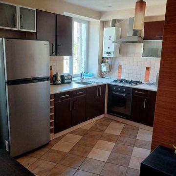 156-ЕМ Продам 2 комнатную квартиру в центре Тринклера 24