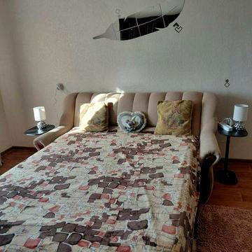 Оренда великої однокімнатної квартири поруч з метро Деміївська