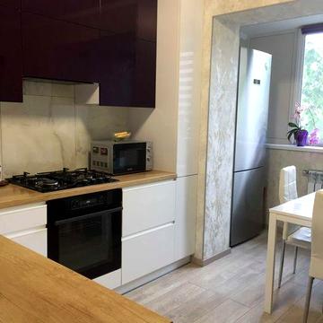 Продається 3-кімнатна квартира поруч з метро Академмістечко