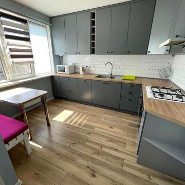 Продається простора 3-кімнатна квартира  з ремонтом меблями та техніко