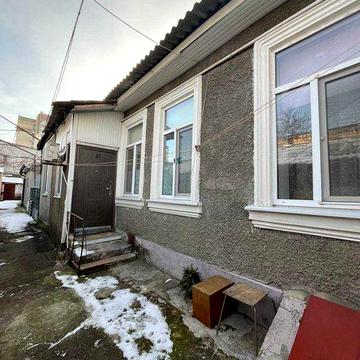 В продаже квартира на земле. 5 минут до центра.