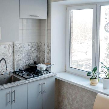 2к. Центр міста. Цегляний будинок. Євробалкон. .