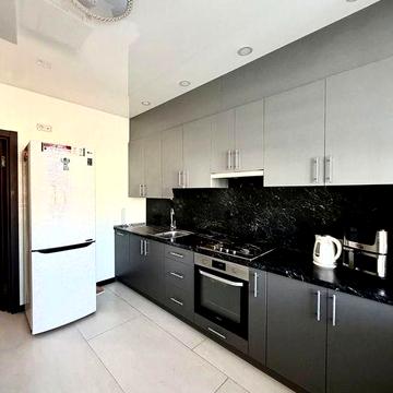 БЕЗ КОМІСІЇ! Велика євродвушка з хорошим ремонтом! Оформлення 2%. ГАЗ!