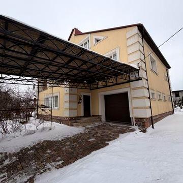Великий сімейний будинок  з каміном на ділянці 20 соток