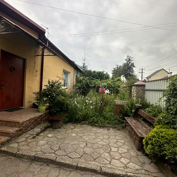 Кавказька вул., 1