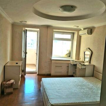 Квартира на Подолі , Оболонська 47