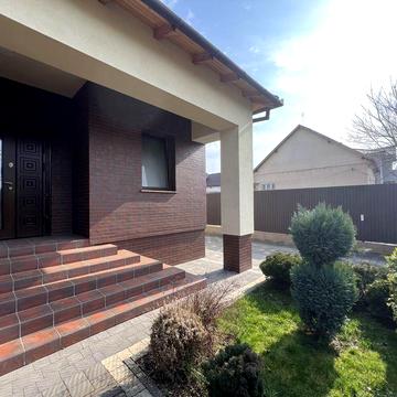 Продаж 2 будинків в центрі міста