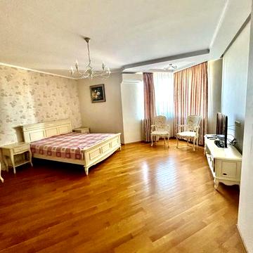 Продаж 2 кім. 65 кв.м Саперно-Слобідська 22