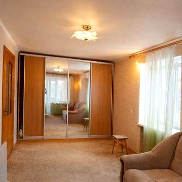 1 - комн. пр. Правды (р-н ТЦ Океан). Мебель. Техника.