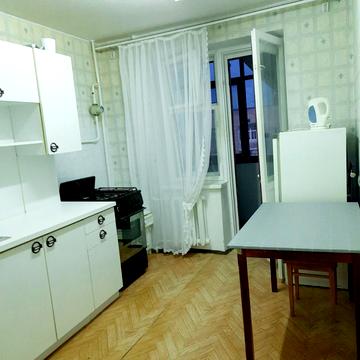 Андрія Первозванного вул. (Стахурського), 2