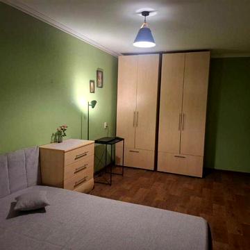 Продаж 2к квартири Г.Кондратьєва,  2-й поверх цегляного будинку