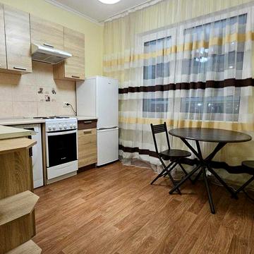 Гмирі, 16. Однокімнатна квартира 37кв.м. на 4 поверсі. Метро- 10хв.