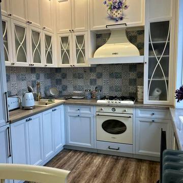 Продам 2-х кім. кв.  Центр. Готель «КРЕМІНЬ». Паркова зона.