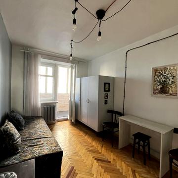 Макіївська вул., 7