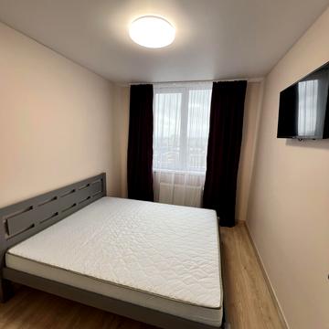 Олега Мудрака вул. (Генерала Наумова), 1-Б