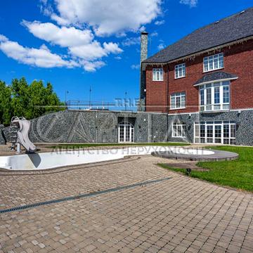 Центральна вул.