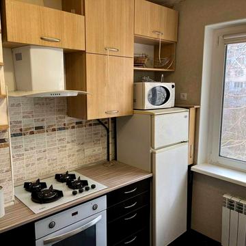 Сдам 2 к кв 5 эт газ Баиса Палия рядом ТЦ семья. Газ