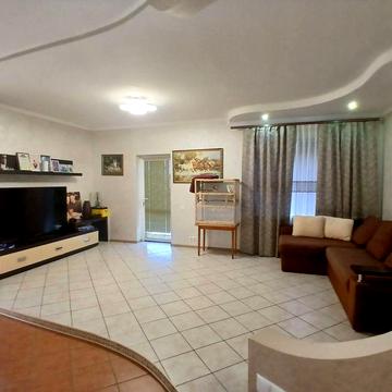 Будинок з ремонтом для сімї