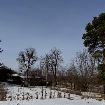 Ділянка 25 соток під забудову з будинком .