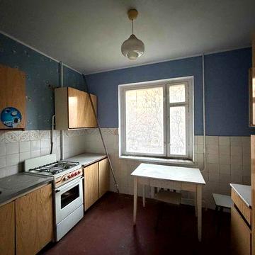 Продаж 1-кімнатної квартири на Сонячному. Середній поверх.