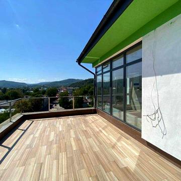 Велика квартира з терасою та видом на гори в м. Косів