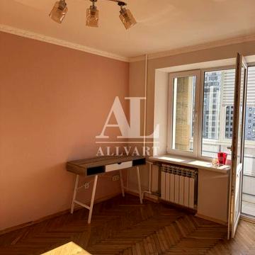 Продаж 2х кімнатної квартири з євроремонтом біля метро «Печерська"