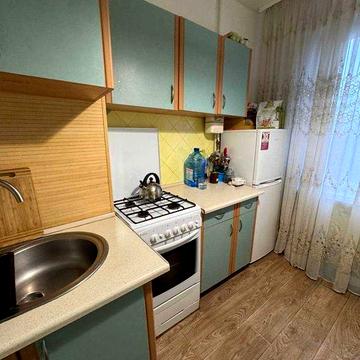 В продаже двухкомнатная квартира. Высотка. Парк Горького.