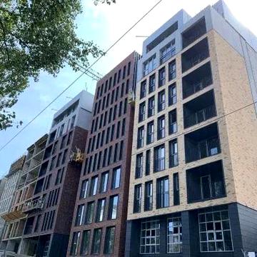 Продаж просторої двокімнатної квартири в самому серці Подолу. ЖК 044