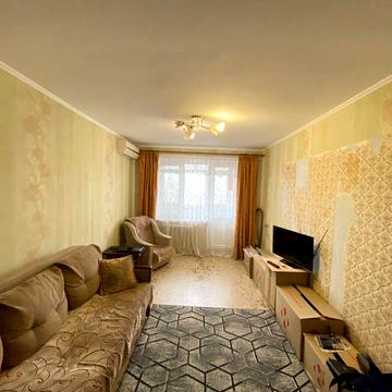 Продаж трикімнатної квартири в Лісках (л1)