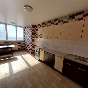 Світла, велика 1 кімнатна квартира