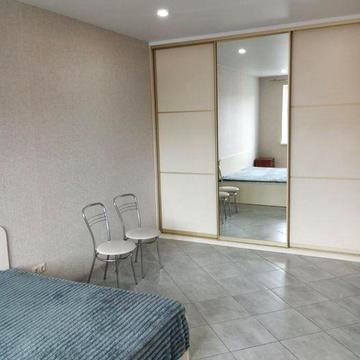 Здається в оренду 1-кімнатна квартира, вул. Покровская, 40-Б