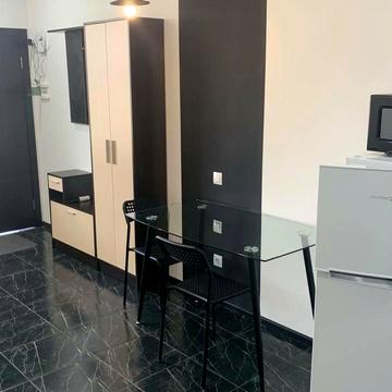 Шкільна вул., 8а