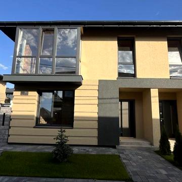 Дуплекси в закритому котеджному містечку – лише 6 км від Києва