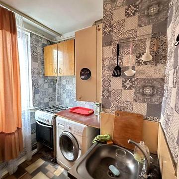 Центр поруч Педагогічний університет вільна