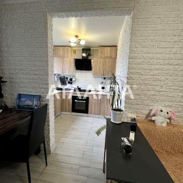 В продаже трёхкомнатная квартира на Черемушках с ремонтом.
Две раздель