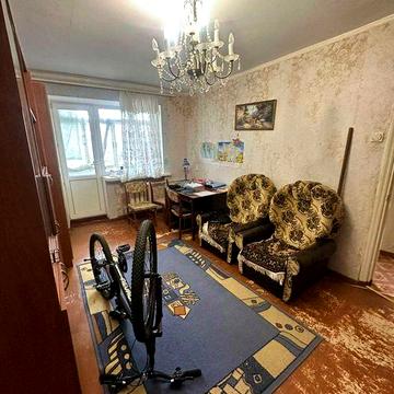 Продам двокімнатну квартиру по вул. Молодогвардійській