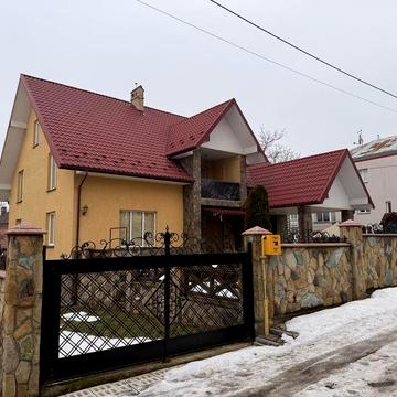 Продам будинок в місті 300 м2/8 соток