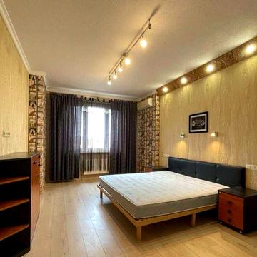 Оренда однокімнатна вул. Поправки Юрія 4/39А, метро Чернігівська