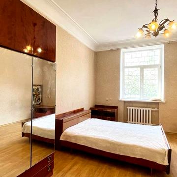 Катерини Білокур вул., 4