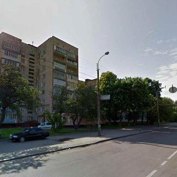 ;) 3-кімнатна квартира в цегляному будинку на Віденській