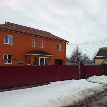 Продам 2-х поверховий будинок з гаражем