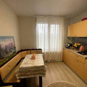 У продажу укомплектована двокімнатна квартира Ленселище, вул. Умова