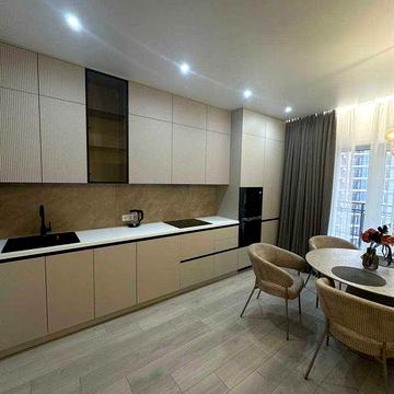 Долгосрочная аренда квартиры в Кадоре на Краснова. Никто не жил.