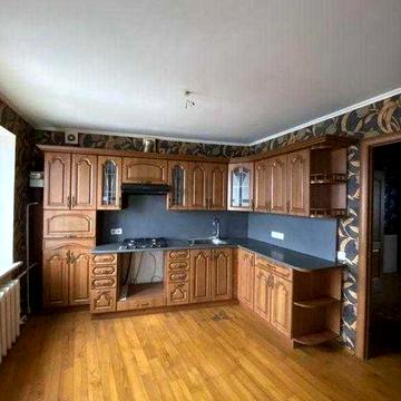 Сади 2. Продам простору 3-кімнатну квартиру