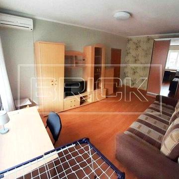 Березняки. Березняковская, 38, метро Левобережная - Осокорки.