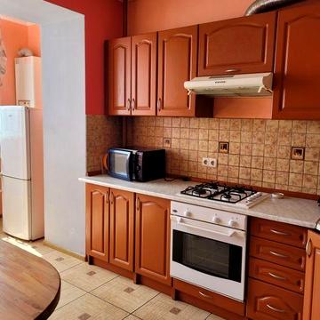 Продається 2 км.кв.вул.Галицька(біля мосту),обжита новобудова,не вугло