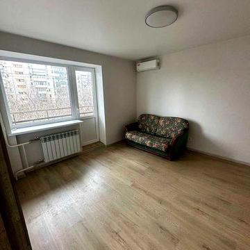 Продам однокімнатну квартиру в центрі міста.